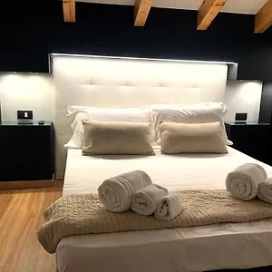 Ottomood House , Aeroporto di Catania Fontana Rossa Italia